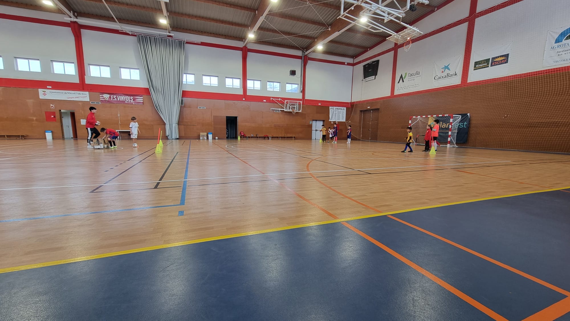 PAVELLÓ MPAL. DE VINYOLS I ELS ARCS