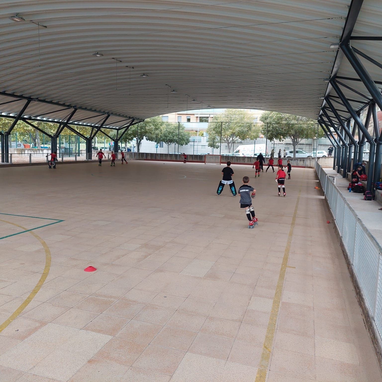 PISTA COBERTA MPAL. DE SANT CUGAT SESGARRIGUES