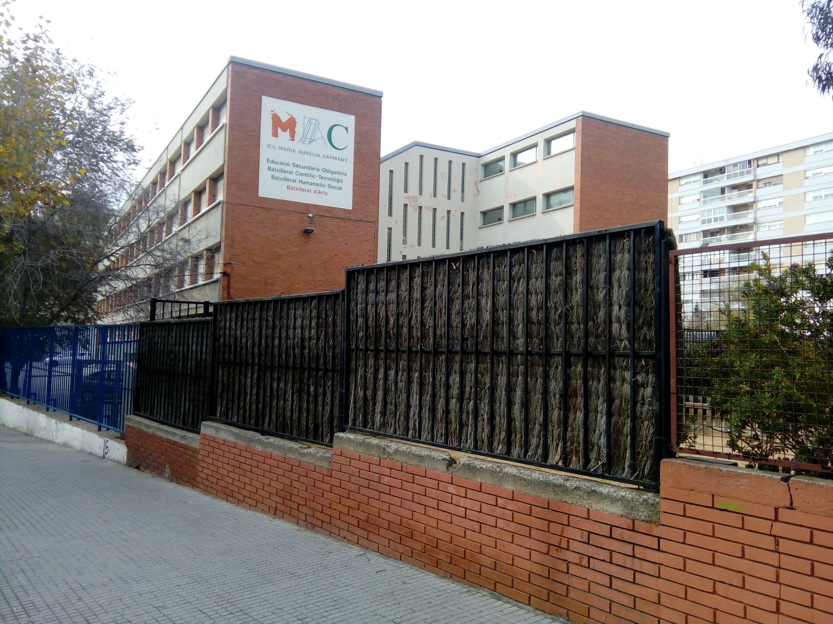 PISTA IES MARIA AURÈLIA CAMPMANY