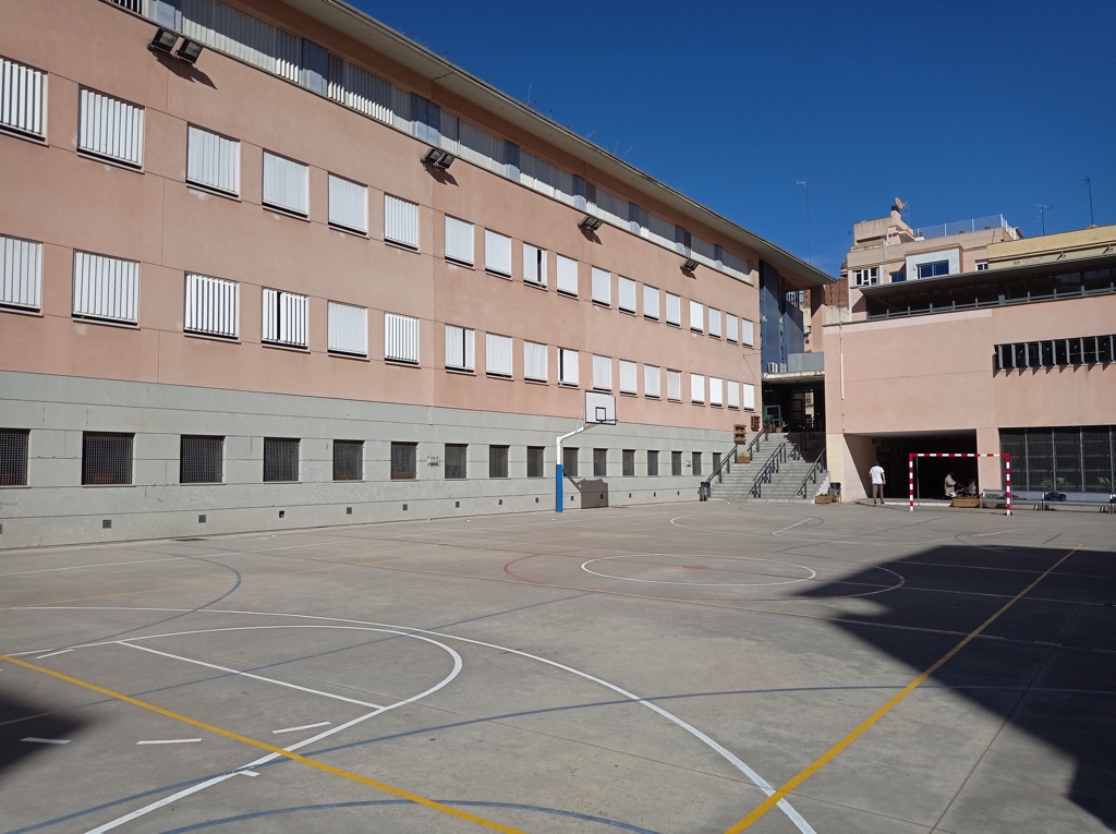 PISTA IES MONTSERRAT ROIG